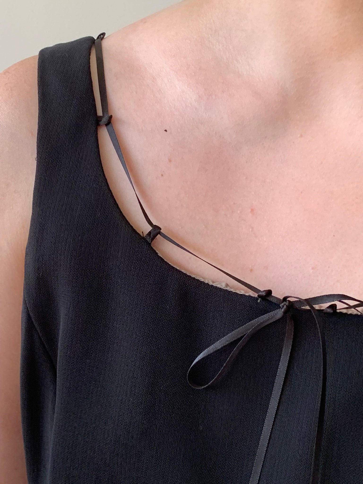 90s ribboned neckline dress