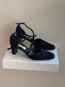 90s strappy pumps