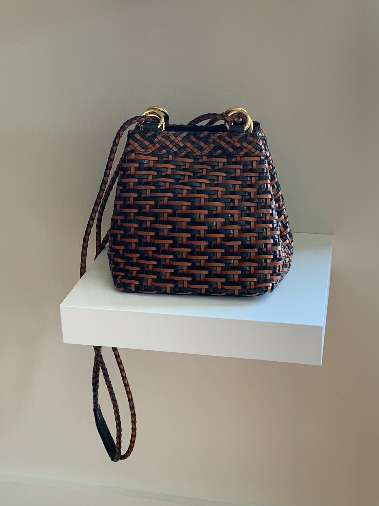 Woven flat bottomed shoulder bag