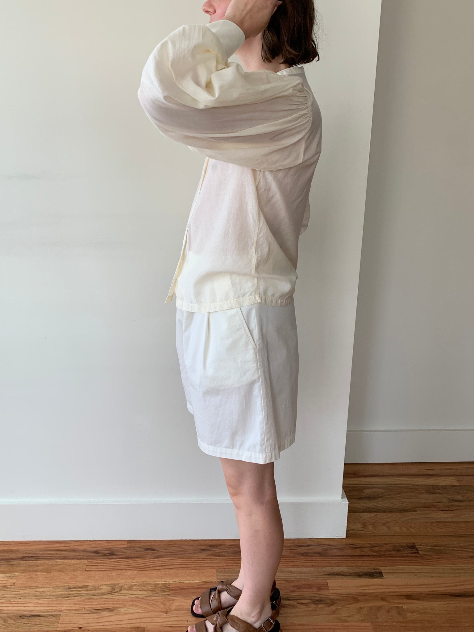 DÔEN gathered sleeve shirt