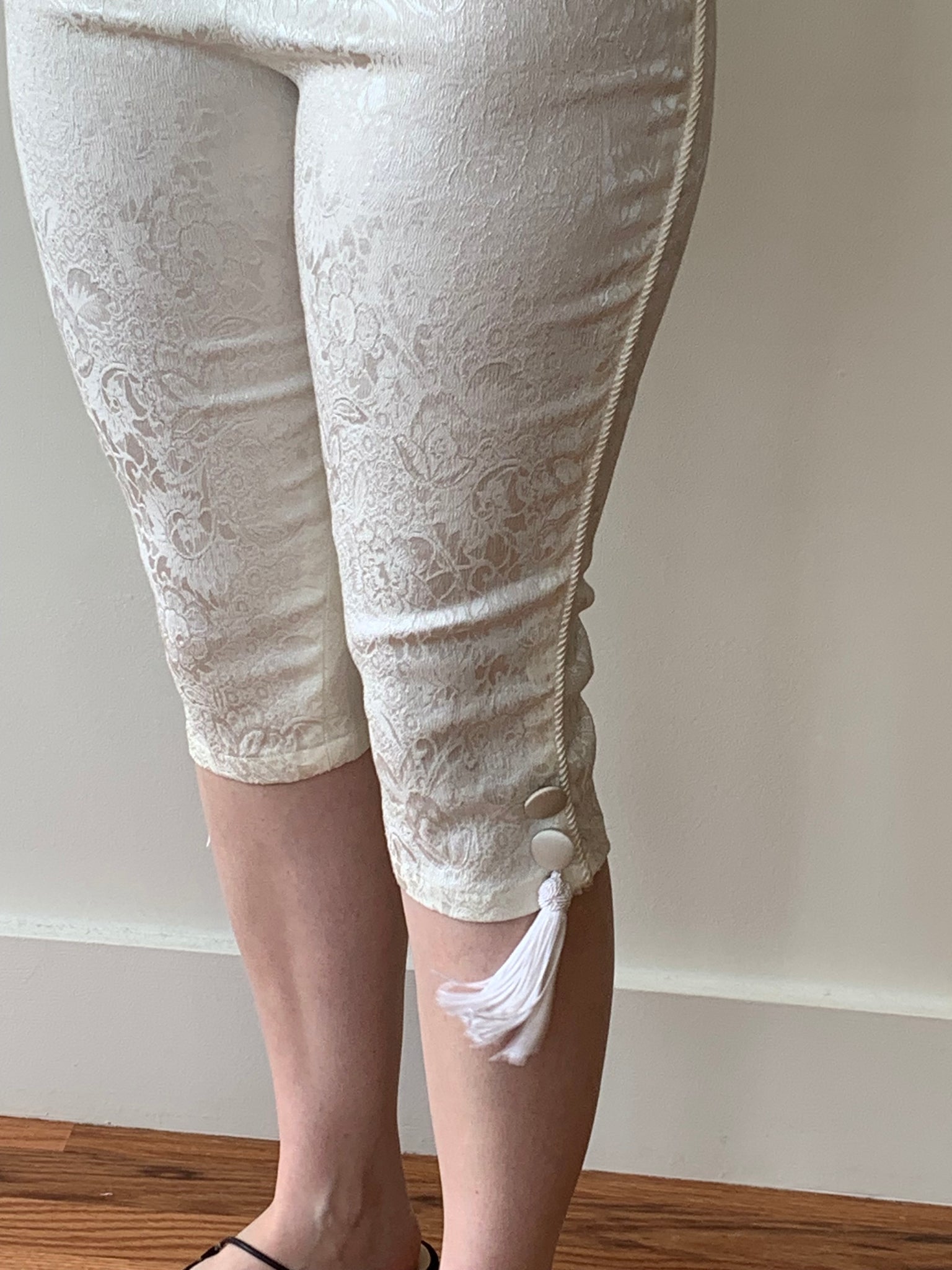 Cream jacquard capri pants