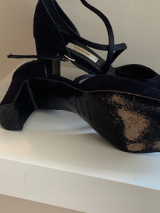90s strappy pumps