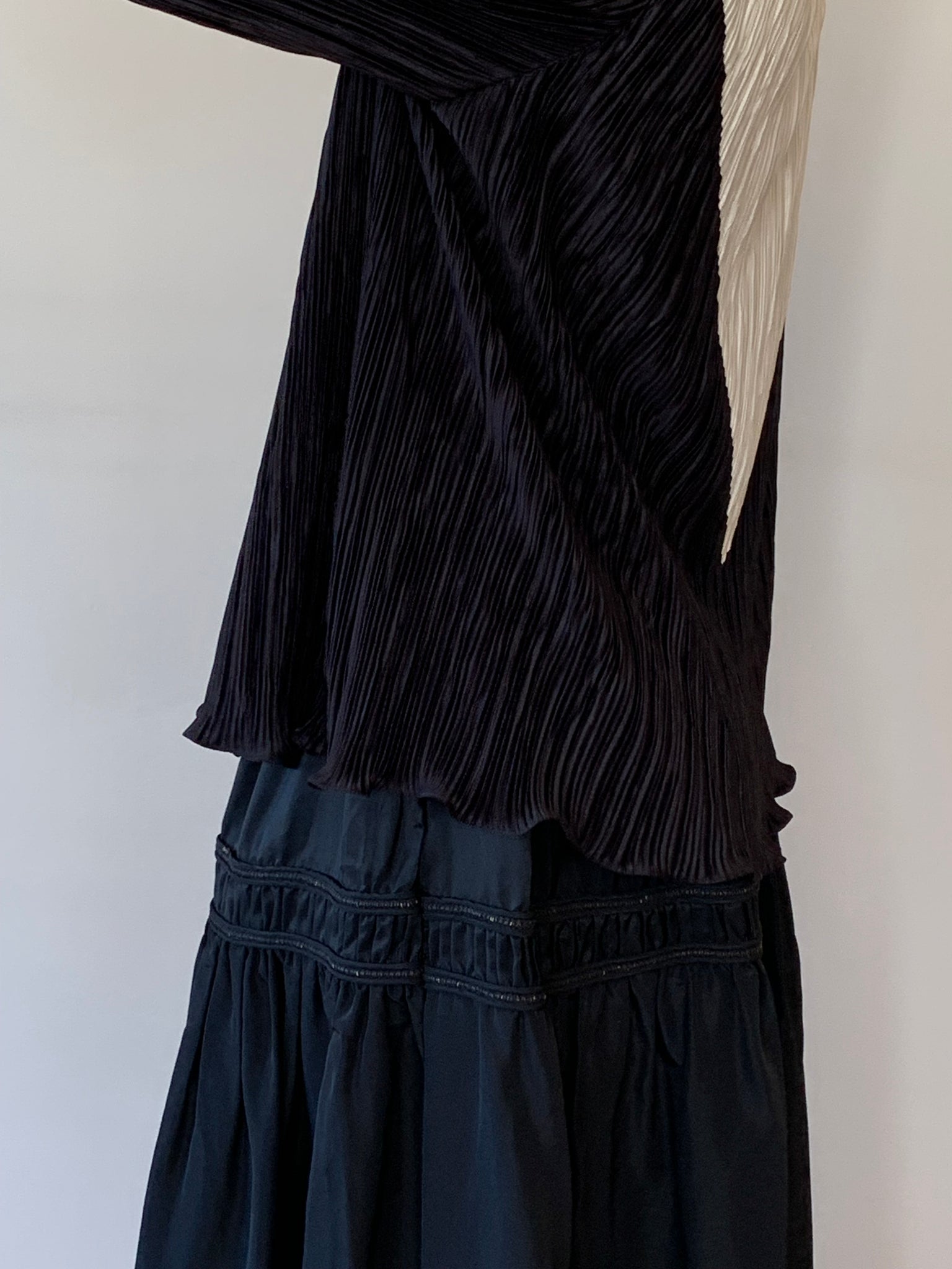 Vintage micro pleated monochrome top