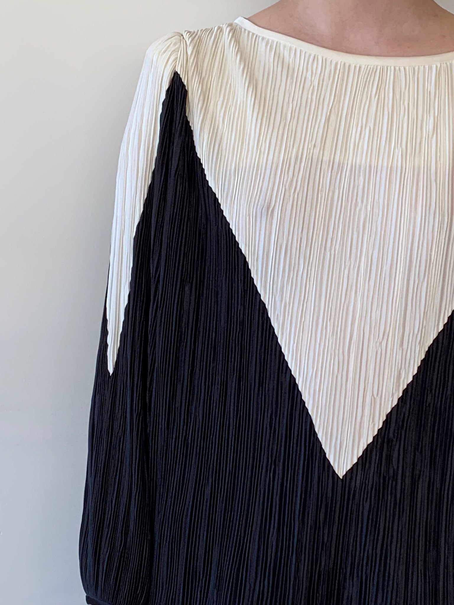 Vintage micro pleated monochrome top
